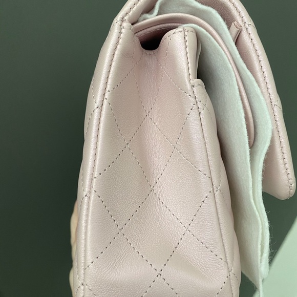 SOLD!!! CHANEL MEDIUM CLASSIC FLAP - Picture 7 of 12